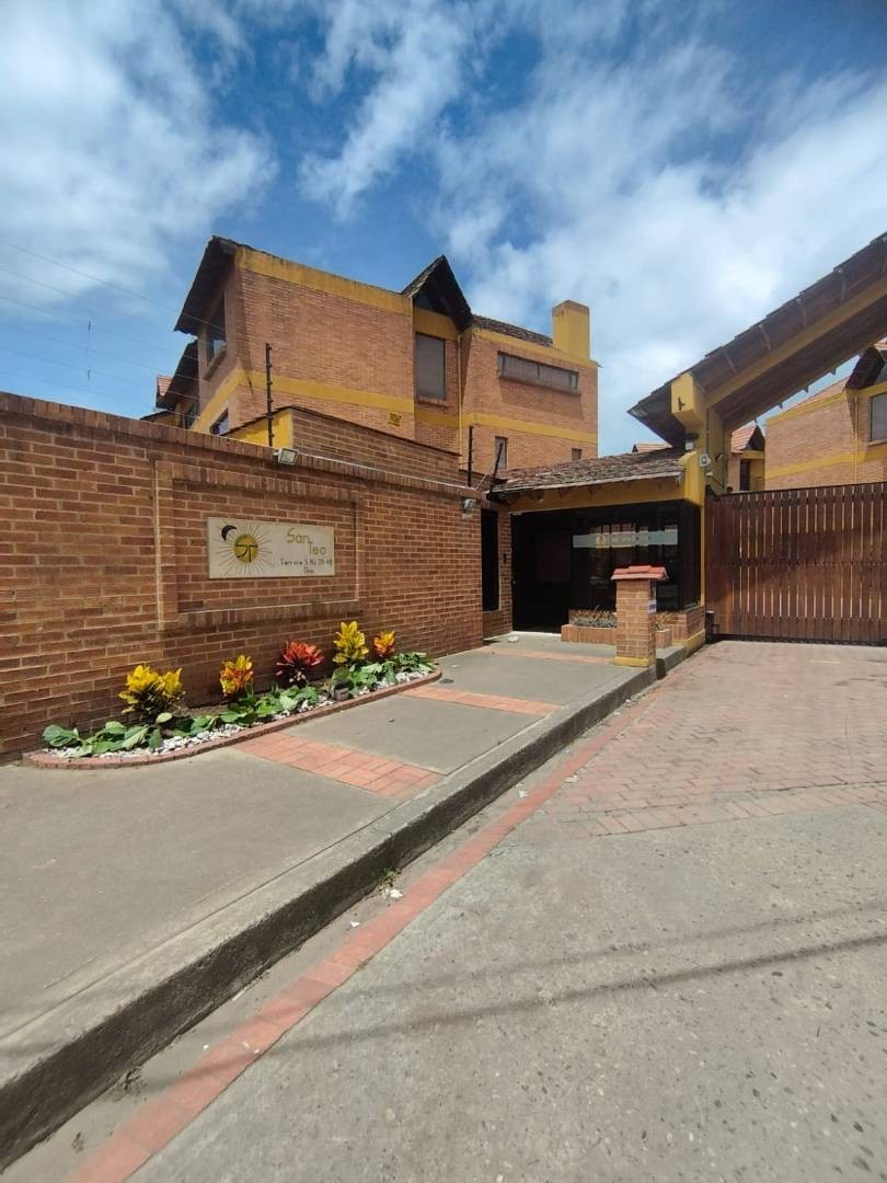 Casa Residencial – Avenida Chilacos – Chia